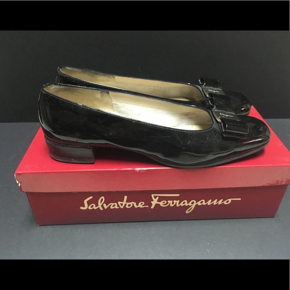 Salvatore Ferragamo vintage 90s pumps